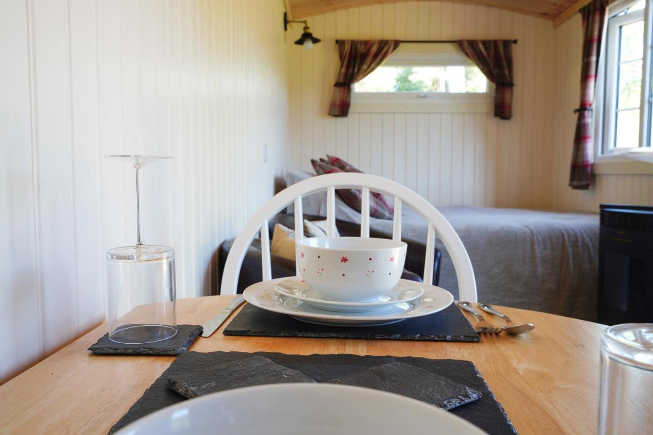 The Laburnum Retreat Shepherd Hut Private Hot Tub